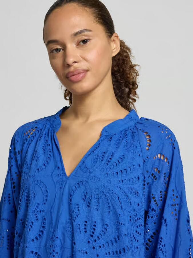 Betty Barclay relaxed fit jurk in knielengte met florale all-over opengewerkte stiksels