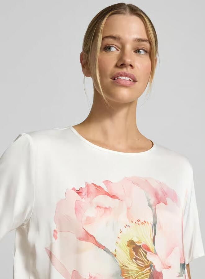 Betty Barclay relaxed fit T-shirt van pure viscose met bloemige print