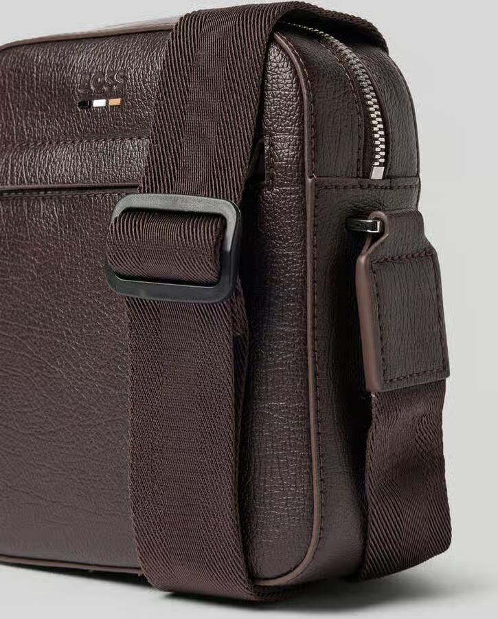 Boss schoudertas met labeldetail
