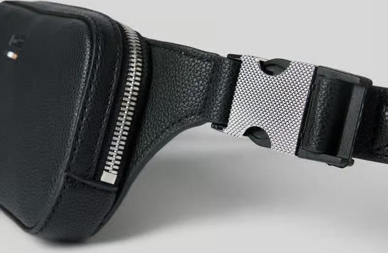 Boss Heuptasje met label in reliëf model 'Ray'