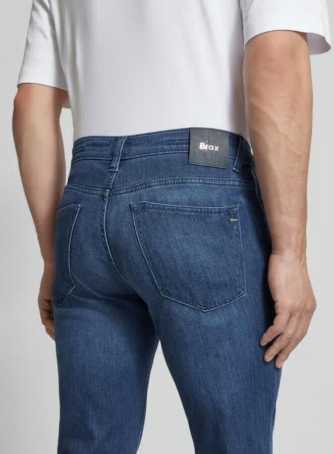 BRAX regular fit jeans van katoenmix met viscose en zijdege model 'Chuck'