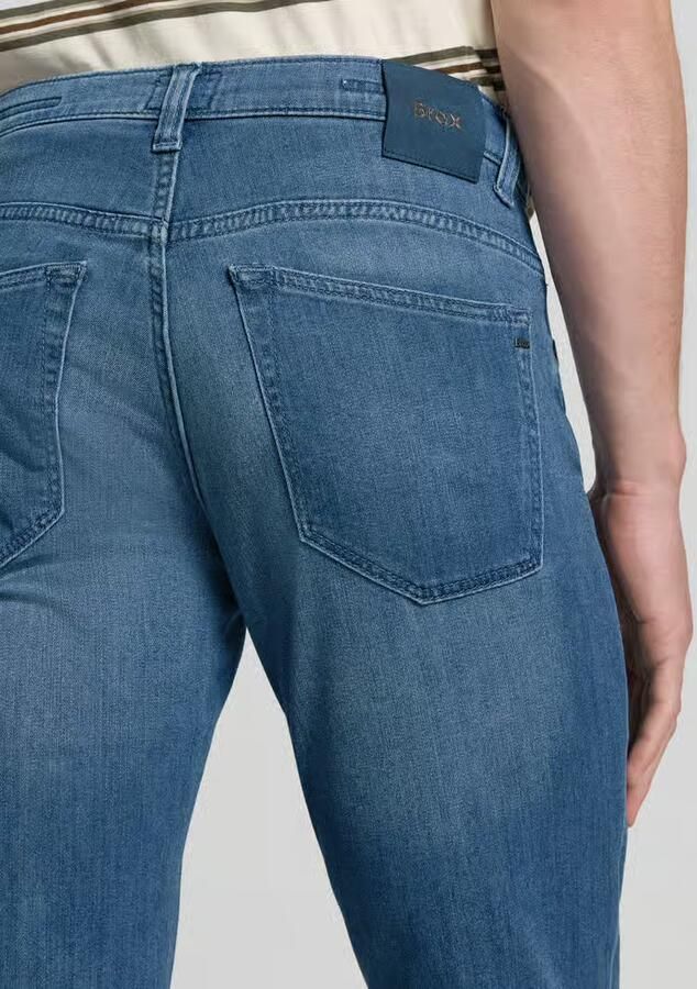 BRAX regular fit jeans van katoenmix met viscose en zijdege model 'Chuck'