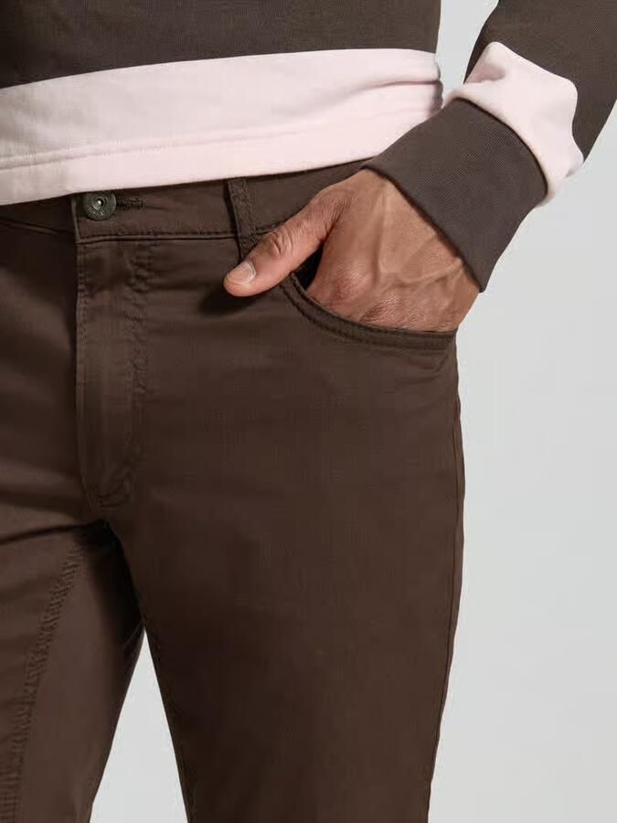 BRAX slim fit broek met steekzakken model 'Chuck'