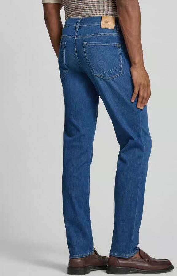 BRAX Slim fit jeans met ultralight afwerking model 'Chuck' - Foto 3