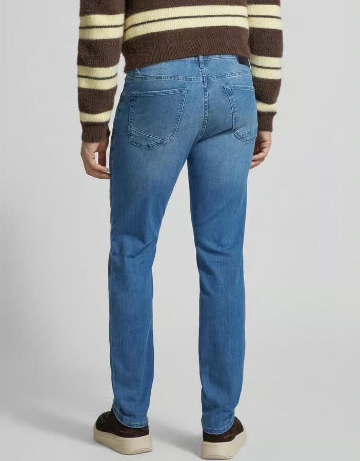 BRAX Slim fit jeans met ultralight afwerking model 'Chuck'