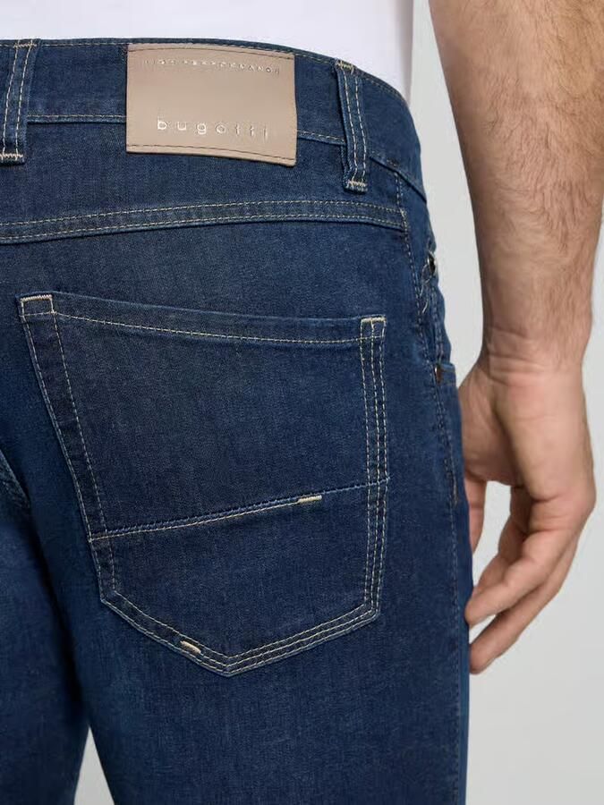 Bugatti regular fit jeans met steekzakken