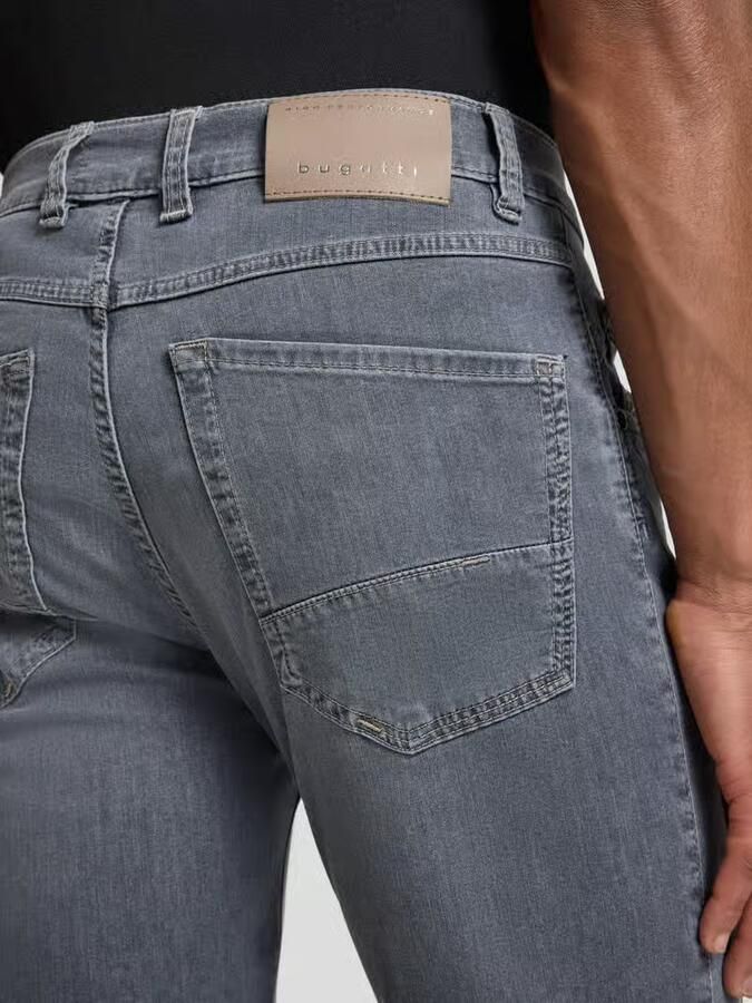 Bugatti regular fit jeans met steekzakken