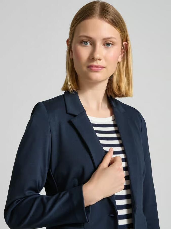 B.Young Blazer met paspelzakken