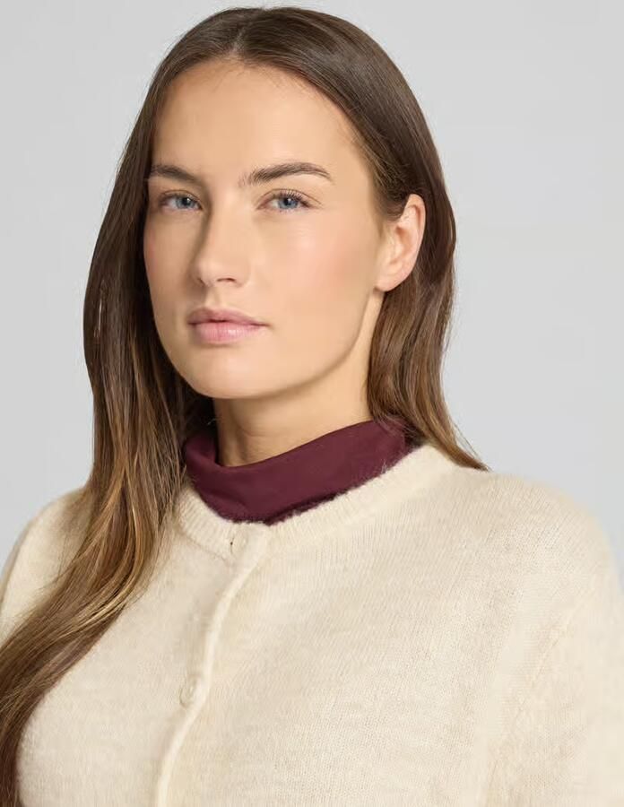 B.Young Gebreid jack met knoopsluiting model 'NIMMA'