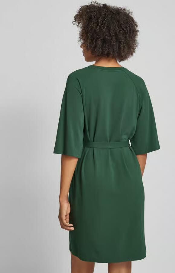 B.Young Knielange jurk met strikceintuur model 'Tito'