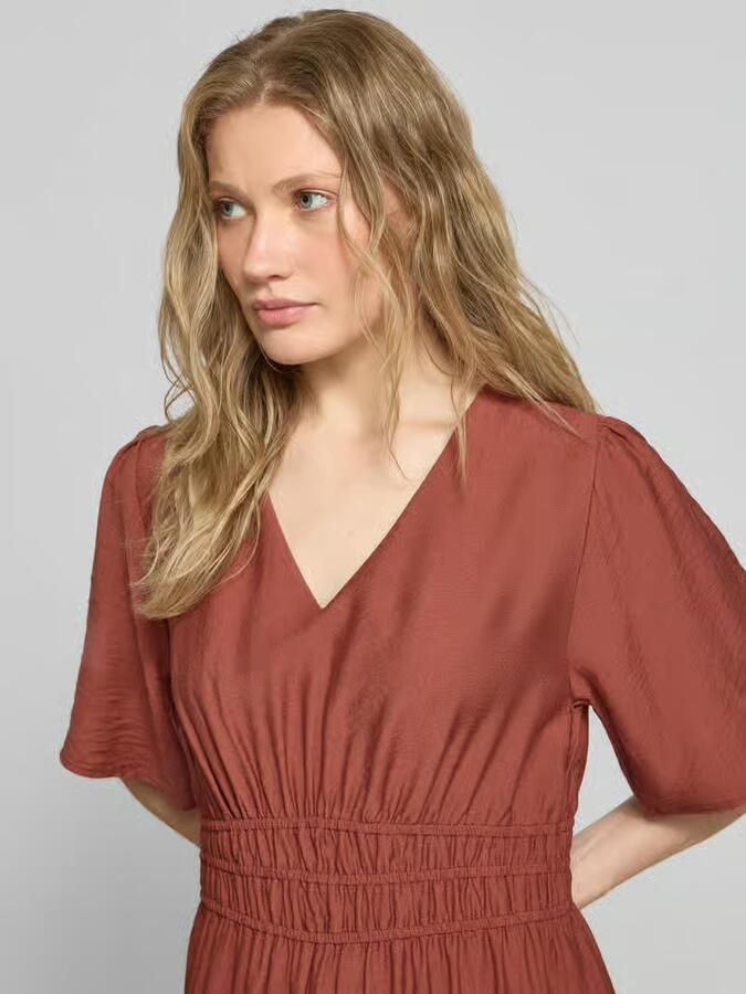 B.Young Maxi-jurk van viscosemix met V-hals model 'Iggy'