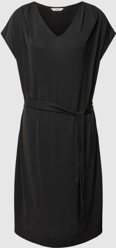 B.Young Knielange jurk met V-hals model 'Pearl'