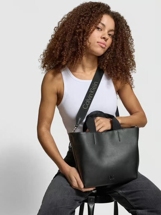 Calvin Klein Jeans Handtas met draagband - Foto 2