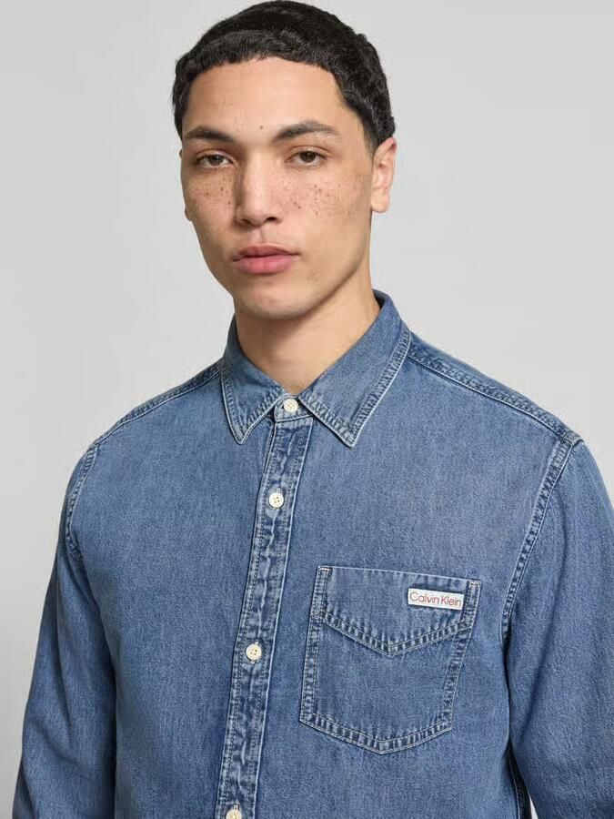 Calvin Klein Jeans Regular fit jeansoverhemd met borstzak en labeldetail - Foto 2