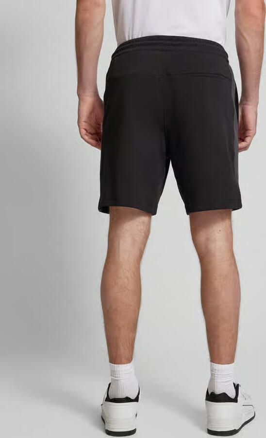Calvin Klein Jeans Regular fit korte broek met gestileerde opening