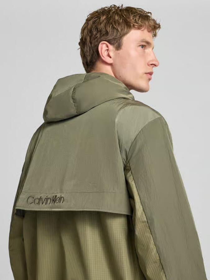 Calvin Klein Jeans regular fit regenjack met pas achter - Foto 2