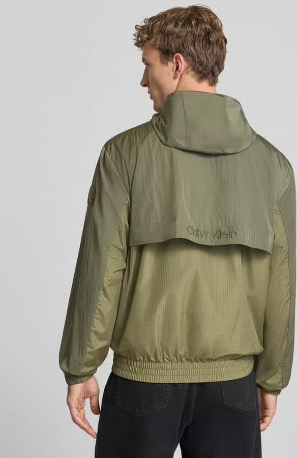 Calvin Klein Jeans regular fit regenjack met pas achter - Foto 2