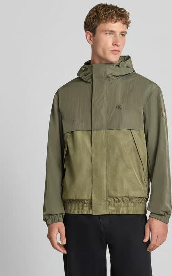Calvin Klein Jeans regular fit regenjack met pas achter - Foto 3