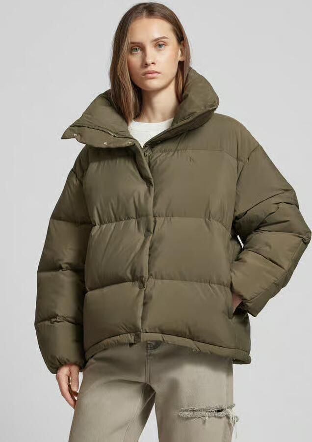 Calvin Klein Jeans Relaxed fit gewatteerd jack met vulling van dons en veren - Foto 2