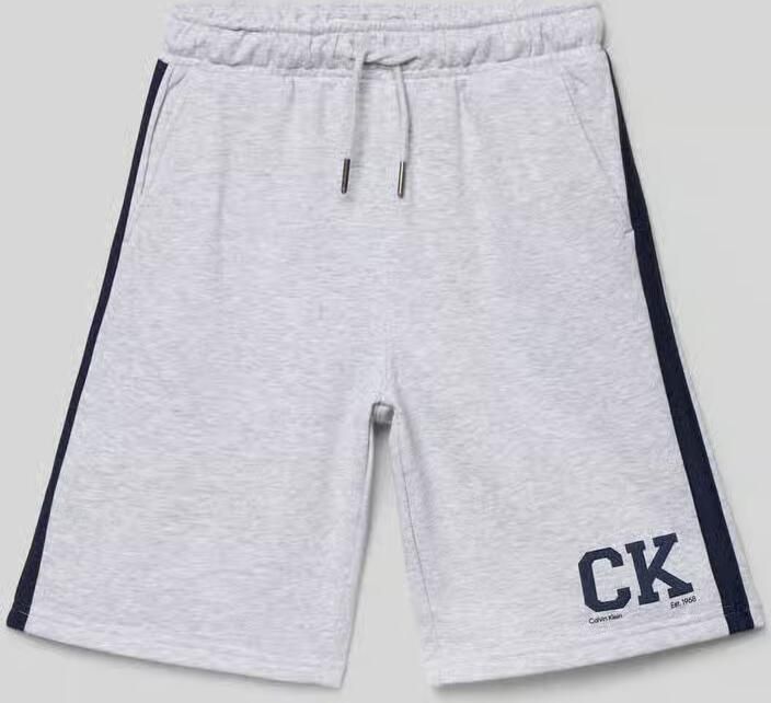 Calvin Klein Jeans relaxed fit sweatshorts van katoenmix model 'VARSITY' - Foto 5