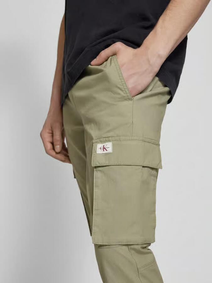 Calvin Klein Jeans Skinny fit cargobroek met labelpatch - Foto 3
