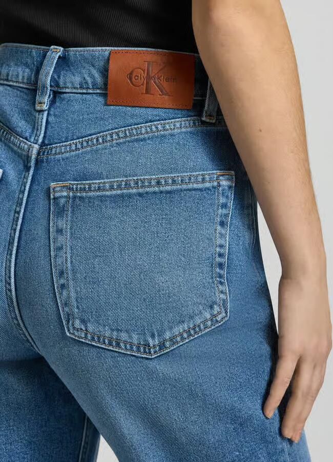 Calvin Klein Jeans Straight fit jeans met logopatch model 'Mom' - Foto 2