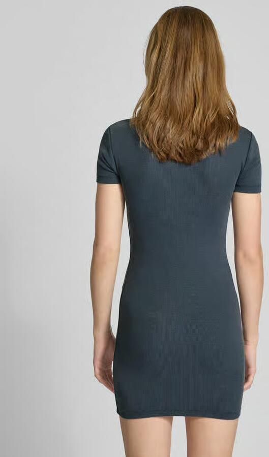 Calvin Klein Jeans T-shirtjurk met labelpatch en ronde hals