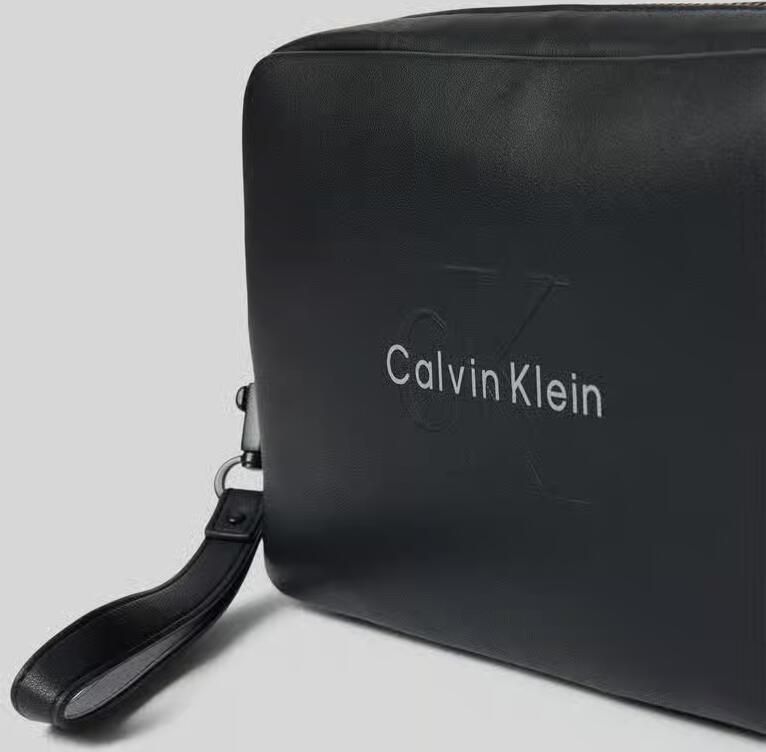 Calvin Klein Jeans Handtasje BOLD POUCH W HANDLE LV04D1257G