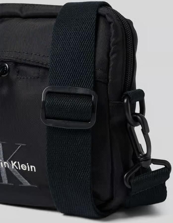 CK Calvin Klein schoudertas met logostitching model ' BOLD SQUARE CROSSBODY'