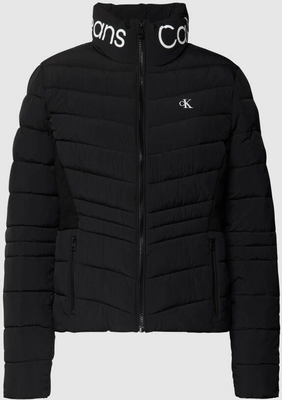 Calvin Klein Gewatteerde jas LOGO COLLAR LW PADDED JACKET met ck-opschrift bij de opstaande kraag