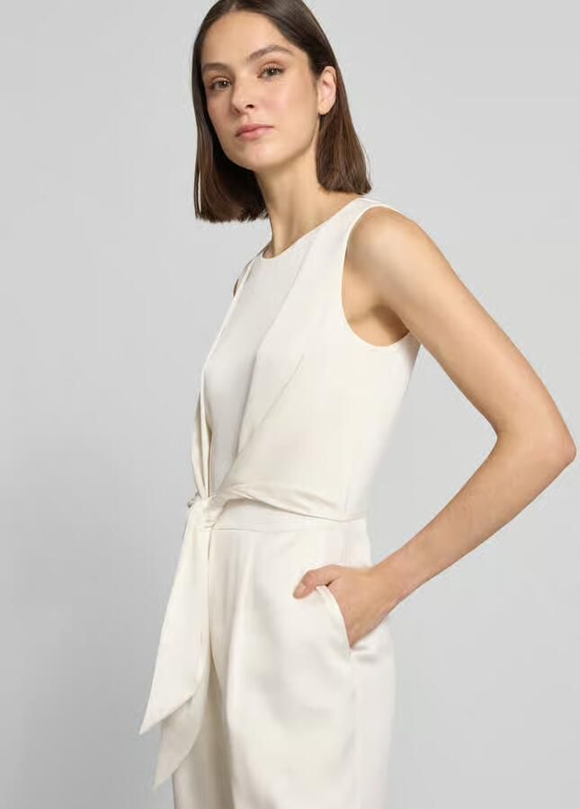 Christian Berg Cocktail Jumpsuit van Satijn met Strikceintuur