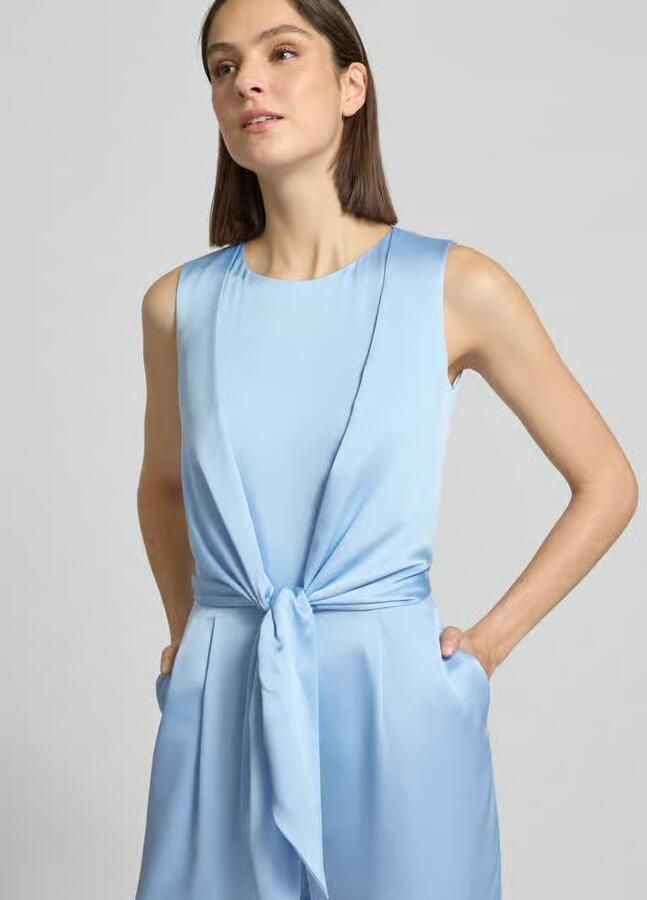Christian Berg Cocktail Jumpsuit van Satijn met Strikceintuur