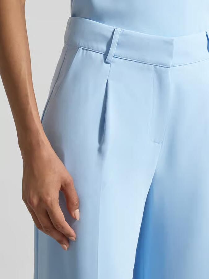 Christian Berg Cocktail Wide Fit stoffen broek met vouwplooien