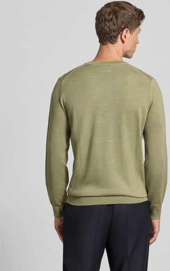 Christian Berg Men Gebreide pullover van wolmix met V-hals