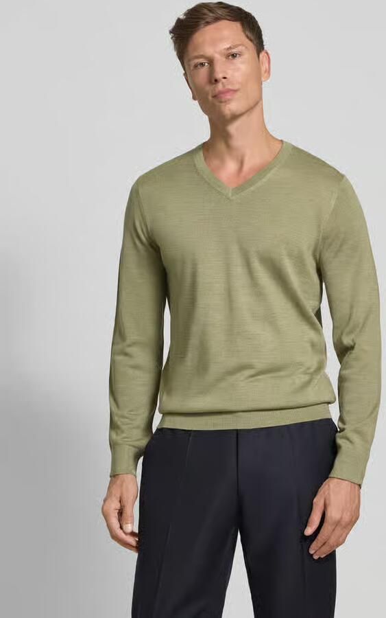 Christian Berg Men Gebreide pullover van wolmix met V-hals - Foto 2