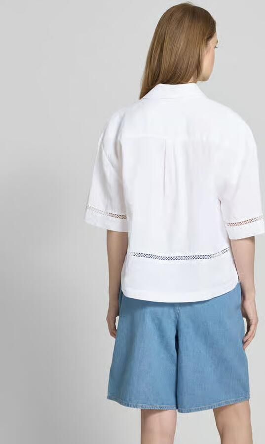 Christian Berg Woman Blouse met extra brede schouders en kentkraag