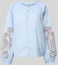 Christian Berg Woman Blouse met ronde hals en motiefstitching