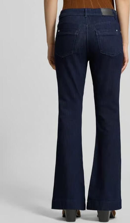 Christian Berg Woman flared fit jeans van katoenmix - Foto 3
