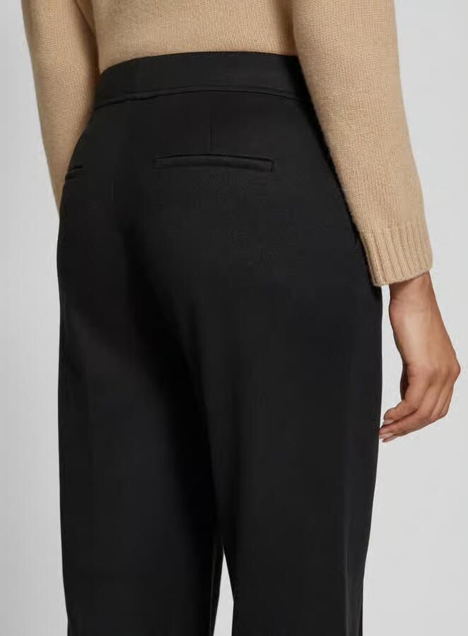Christian Berg Woman Flared stoffen broek met vaste persplooien
