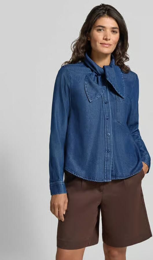 Christian Berg Woman jeansblouse met strik en borstzak - Foto 3