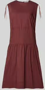 Christian Berg Woman Midi-jurk in laagjeslook met ronde hals