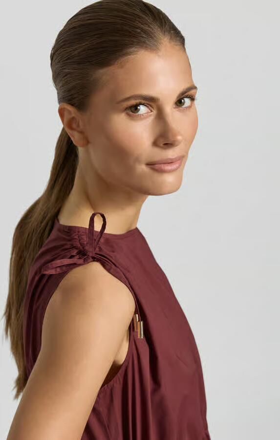 Christian Berg Woman Midi-jurk in laagjeslook met ronde hals