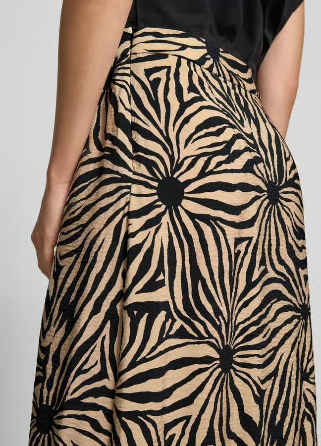 Christian Berg Woman Midirok van viscosemix met een bloemen all-over print
