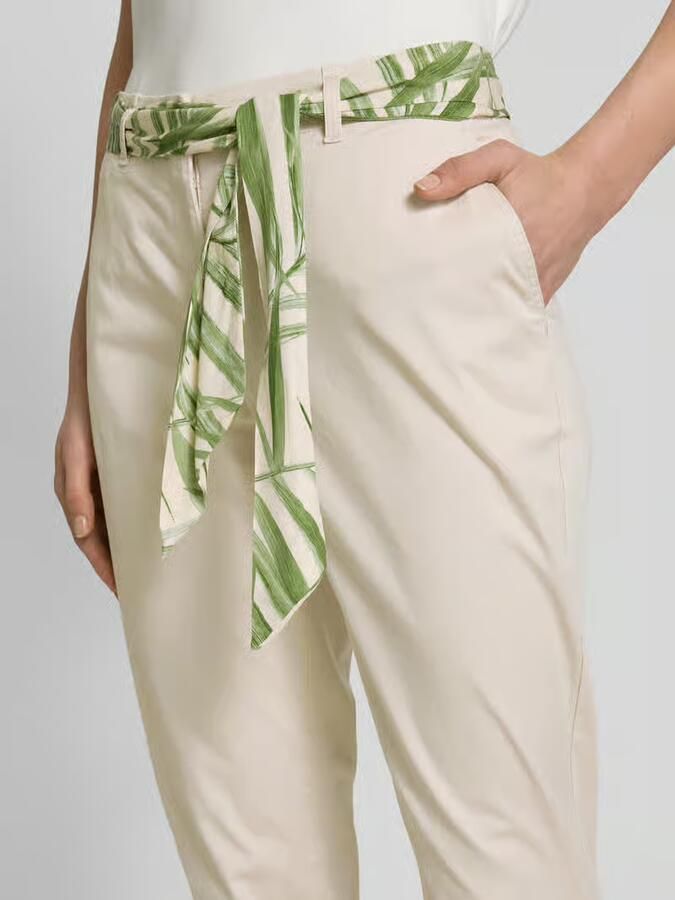 Christian Berg Woman Regular fit chino met strikceintuur