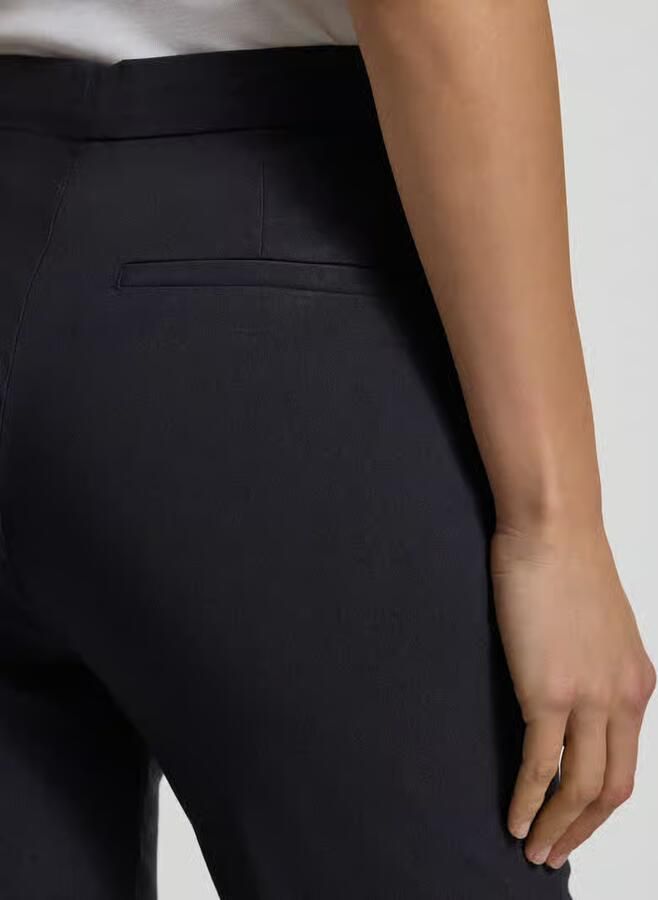 Christian Berg Woman Stoffen broek met smalle pasvorm van crêpe