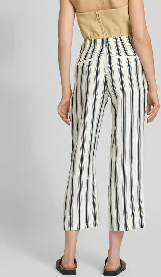 Christian Berg Woman straight fit linnen broek in verkorte pasvorm