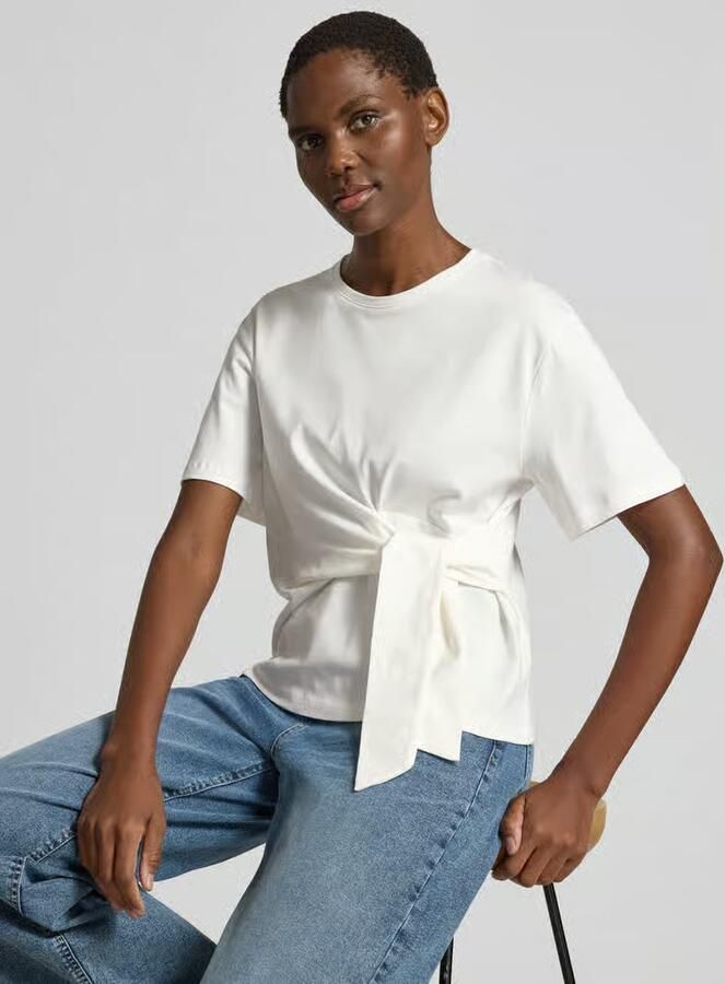 Christian Berg Woman T-shirt met knoopdetail en ronde hals