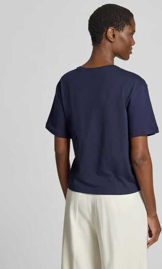 Christian Berg Woman T-shirt met knoopdetail en ronde hals
