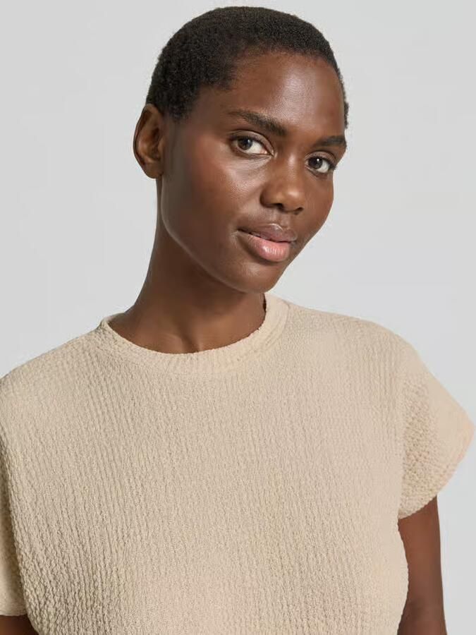 Christian Berg Woman T-shirt met structuurpatroon en ronde hals