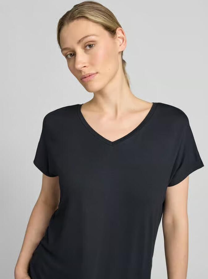 Christian Berg Woman T-shirt van mix van viscose en elastaan met v-hals